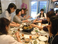 テーブルでの会食