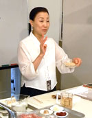 薬膳スープを作る