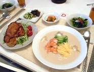 テーブルに並んだ料理