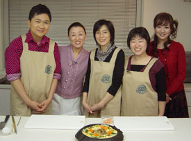 藤原アナウンサー、キョンファ先生、中島さん、尾関さん、松島アナウンサー