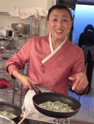 パジョンを焼くキョンファ先生