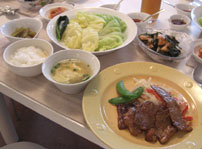 テーブルに並んだ料理