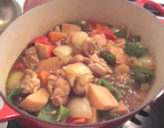 タッチム
(鶏肉と彩り野菜のうま煮)