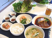 テーブルに並んだ料理
