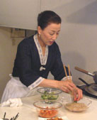 冷麺を盛る