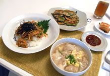 テーブルに並んだ料理