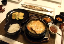 テーブルに並んだ料理