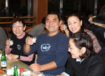 足立潔美さんの誕生日に乾杯!!