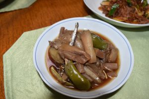 超地味でしょ。でも、最高に美味しいのです。煮汁ごといただきます。