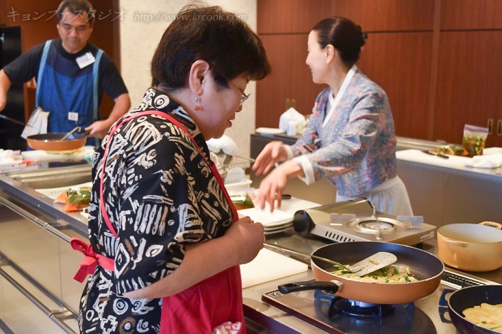 もう焼けたかしら？　早く食べたいわ。