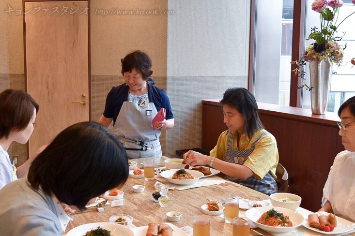 写真も撮ったし、あぁー、早く食べたいわ。