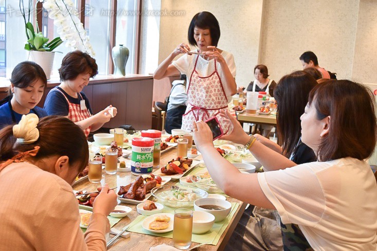 怒涛のような実習を終え、いよいよ会食です。 すご～い！豪華！