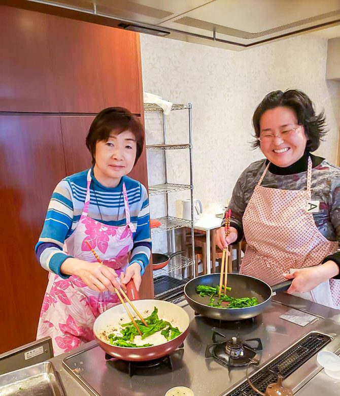 牛タンの付け合せは菜の花です。