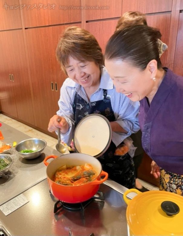 先生、煮え具合いかがですか？蓋を開け・・・美味しいそう♪