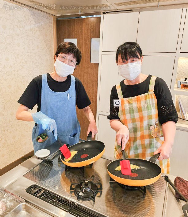 焦がさないよに炒めます