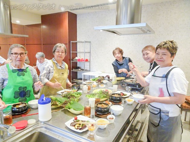 余分な脂を落として焼いたサㇺギョプサㇽは野菜もたっぷりでバランスもよし♪