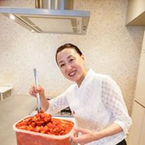 たっぷり盛りつけますね!