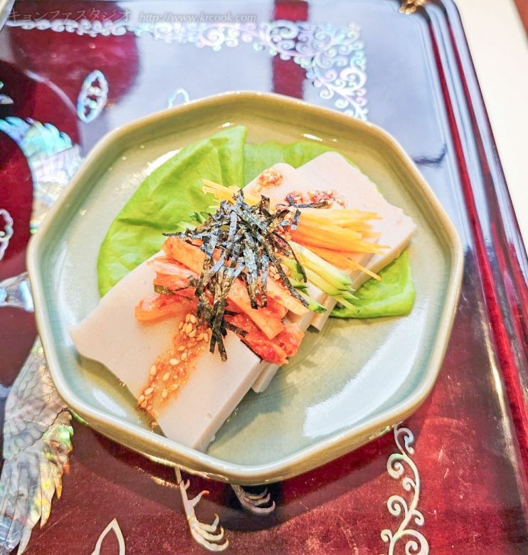 蕎麦ムッの出来上がり。きれいに盛りつけるとおもてなし料理にもなります。