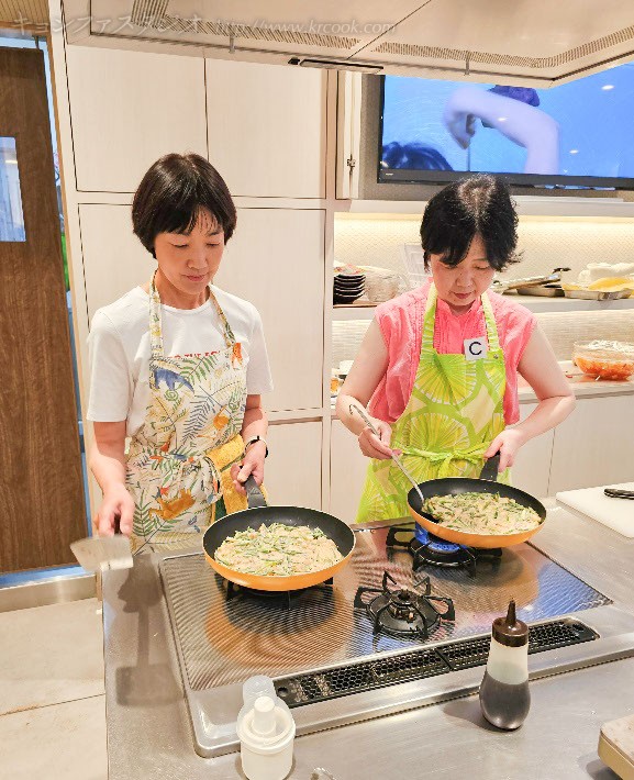 真剣に焼くお二人♪