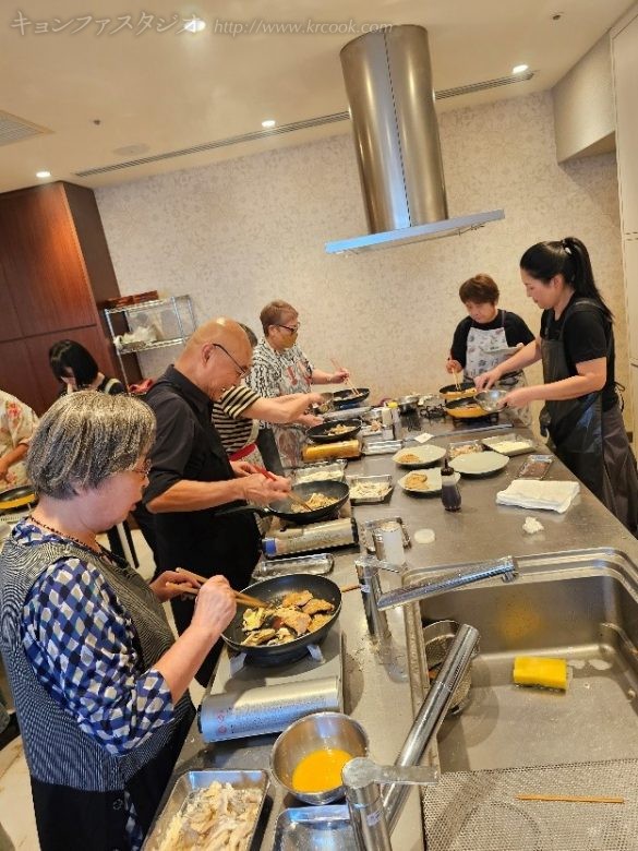 それぞれがで自分のジョンを焼きます。