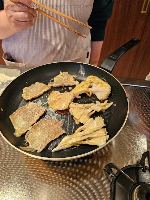 焦がさないようにじゅっくり中まで火を通します。