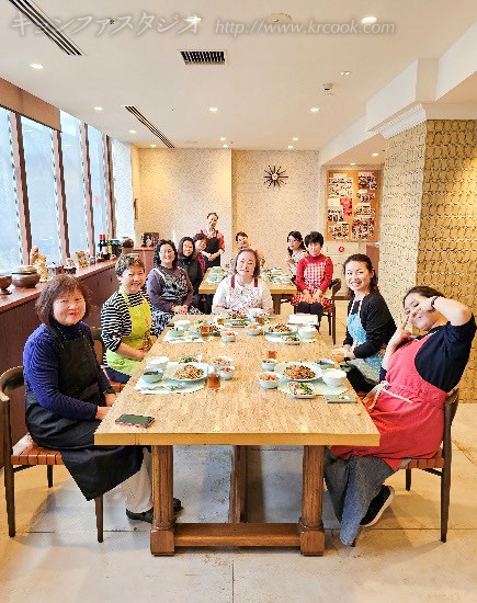 「チャㇽ モッケスㇺニダ!」